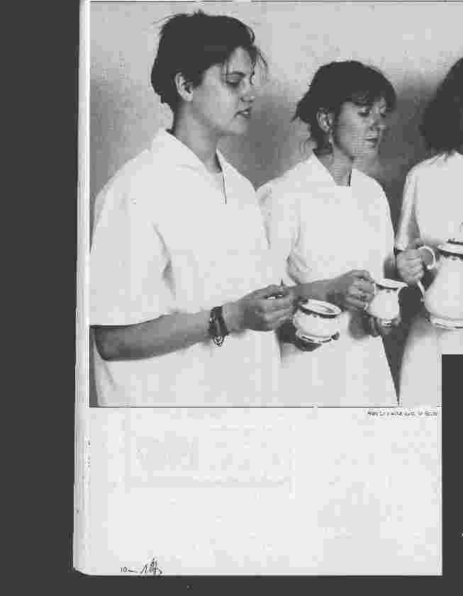 Vorschauseite 1: Krankenschwestern: Mädchen für alles?