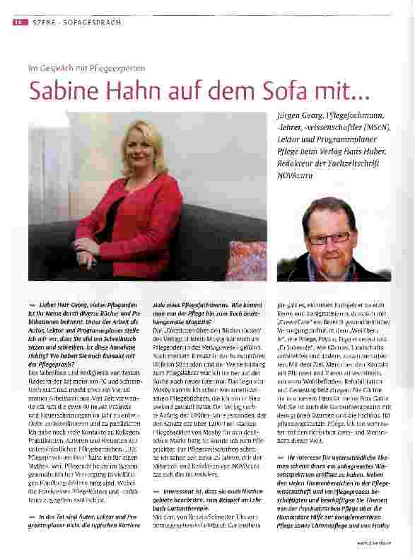 Vorschauseite 1: Sabine Hahn auf dem Sofa mit...