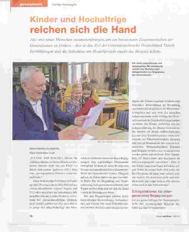Vorschauseite 1: Kinder und Hochaltrige reichen sich die Hand