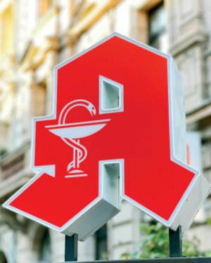 Vorschauseite 2: Versorgung gestalten: Vor Ort-und Online-Apotheken im Kontex gesundheitspolitischer Weichenstellung